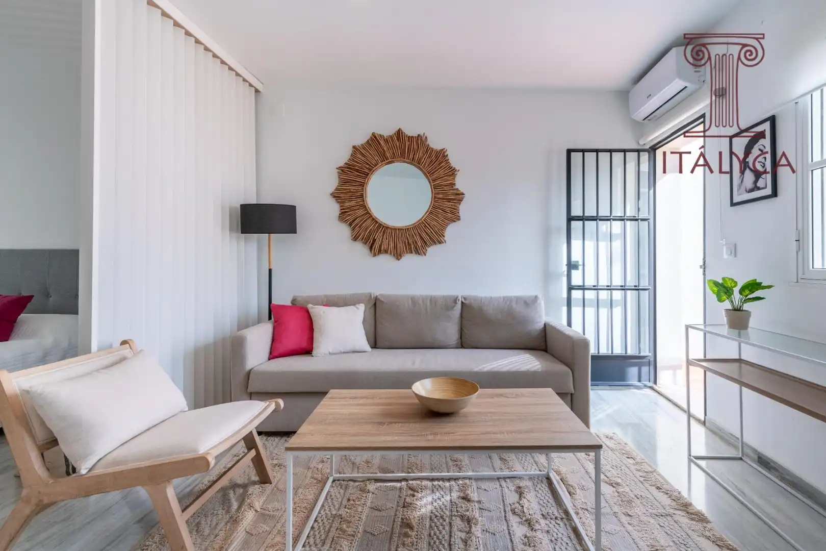 Sala de estar de Ático en venta en Sevilla con Aire acondicionado, Terraza y Amueblado