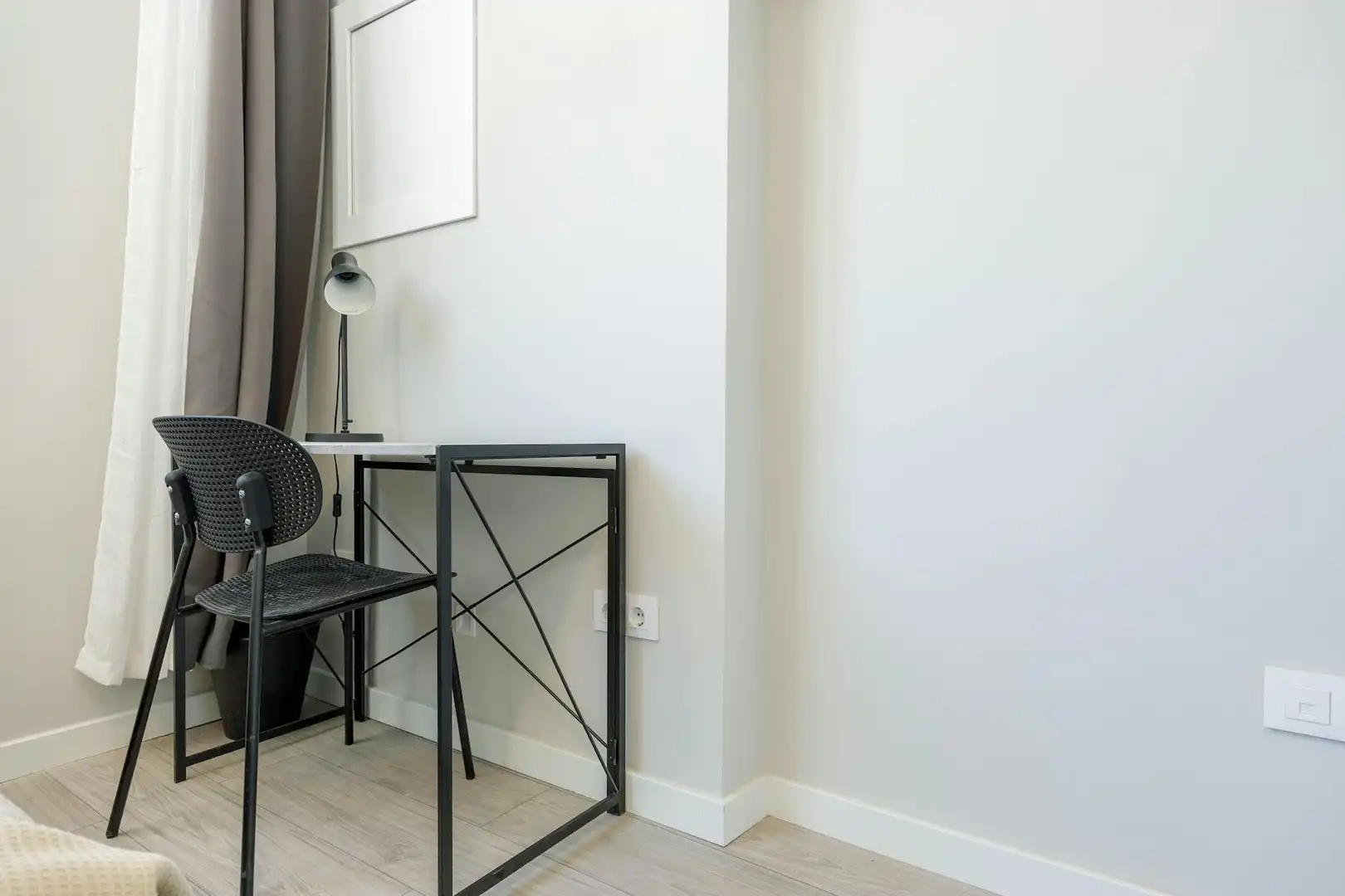 Balcony of Flat for share in Valencia  with Air Conditioner, Washing machine and TV