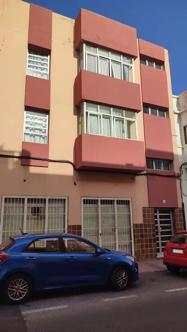 Vista exterior de Edifici en venda en Telde