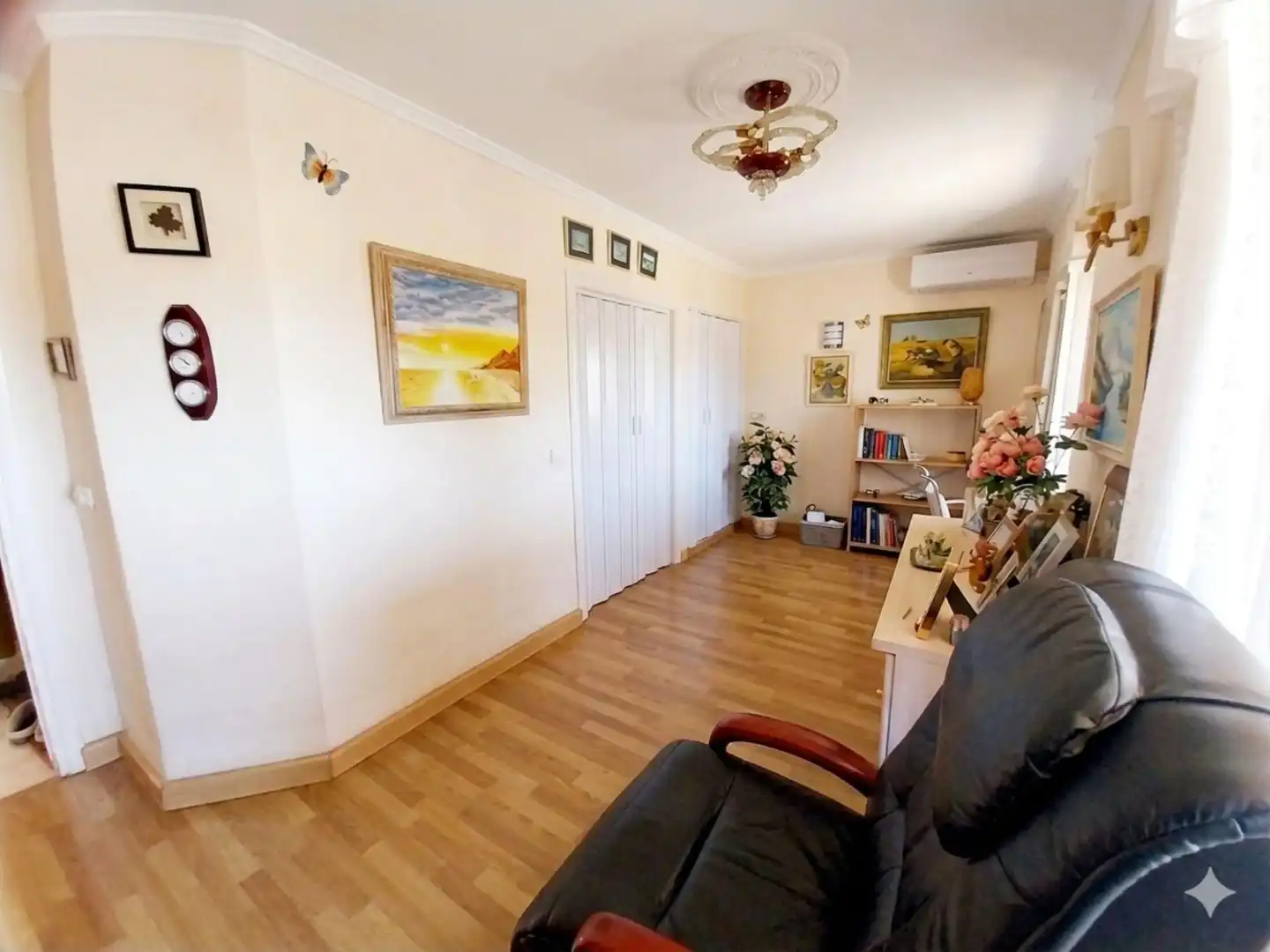Wohnzimmer von Einfamilien-Reihenhaus zum Verkauf in Mijas mit Klimaanlage, Heizung und Terrasse