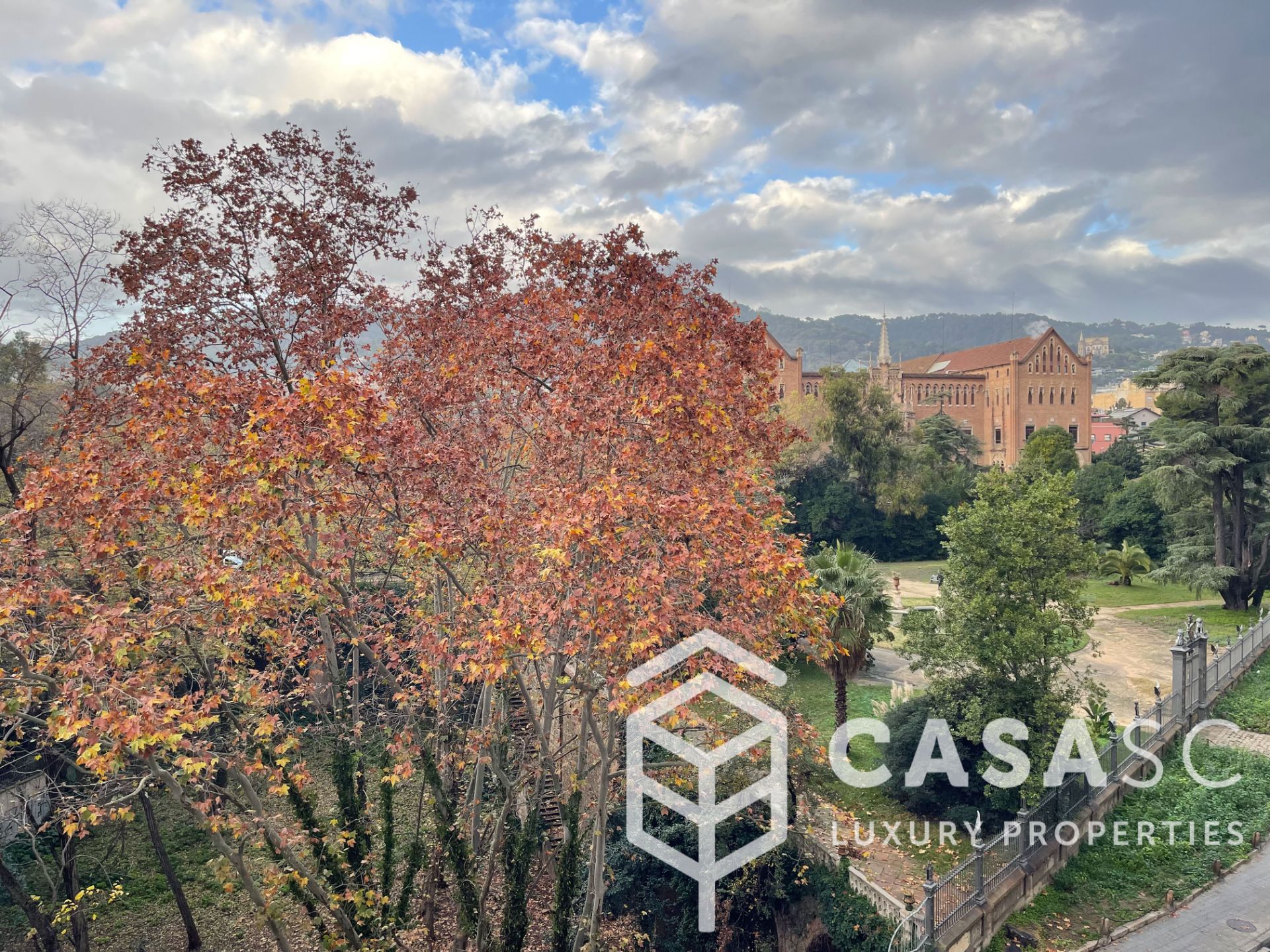 Vista exterior de Pis en venda en  Barcelona Capital amb Calefacció, Parquet i Terrassa