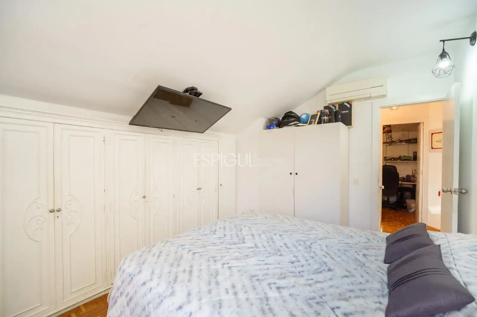 Schlafzimmer von Dachboden zum Verkauf in Barcelona mit Klimaanlage, Heizung und Terrasse