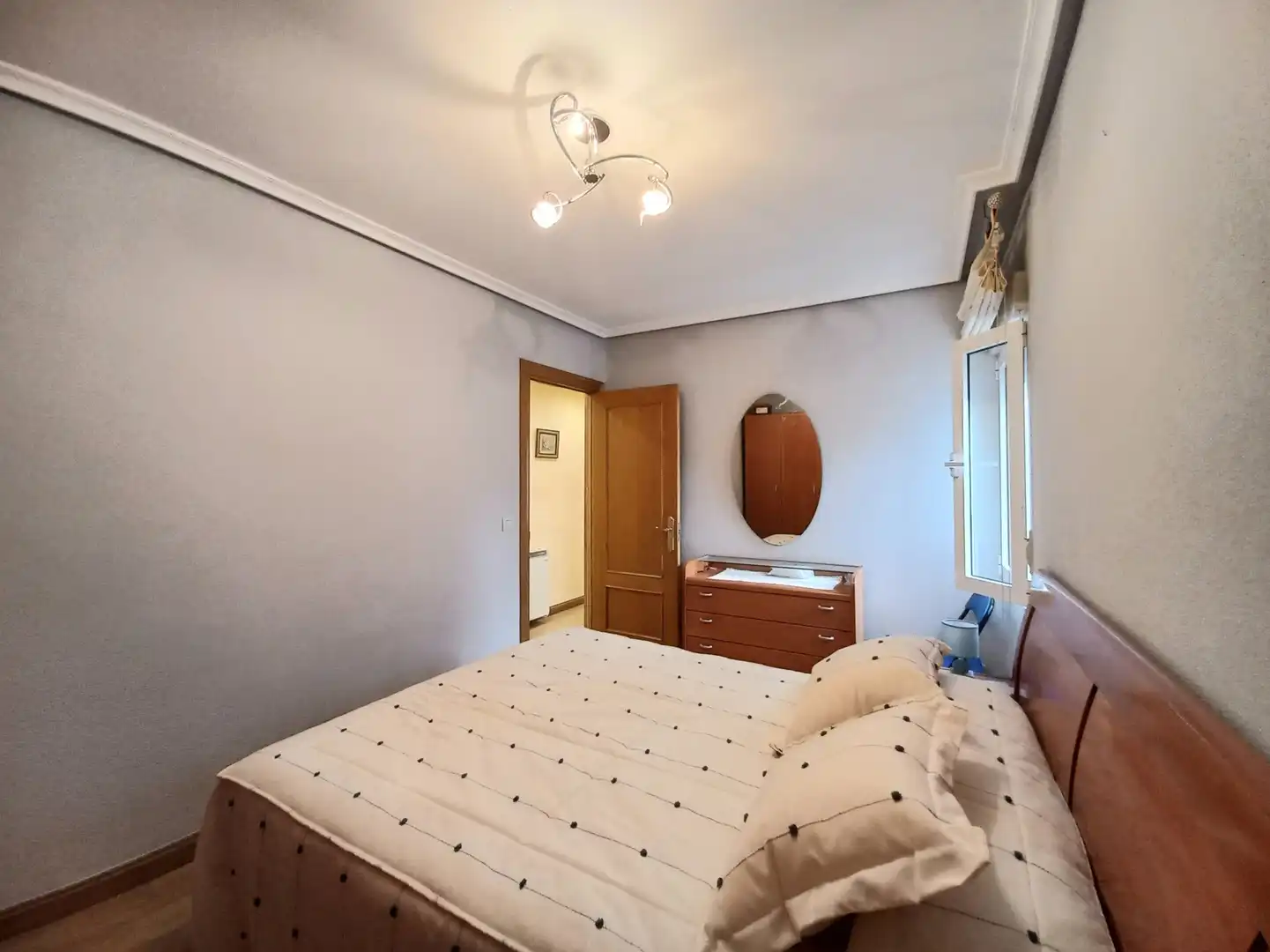 Schlafzimmer von Wohnung zum Verkauf in Burgos mit Heizung