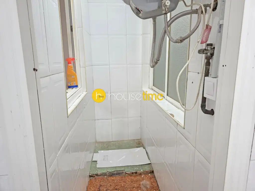 Badezimmer von Erdgeschoss zum Verkauf in Santa Coloma de Gramenet