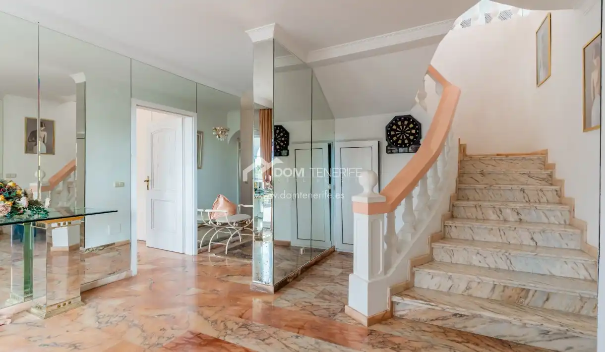 Casa o chalet en venta en Arona con Terraza, Piscina y Amueblado