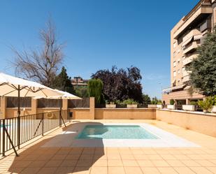 Piscina de Pis en venda en  Granada Capital amb Aire condicionat i Terrassa