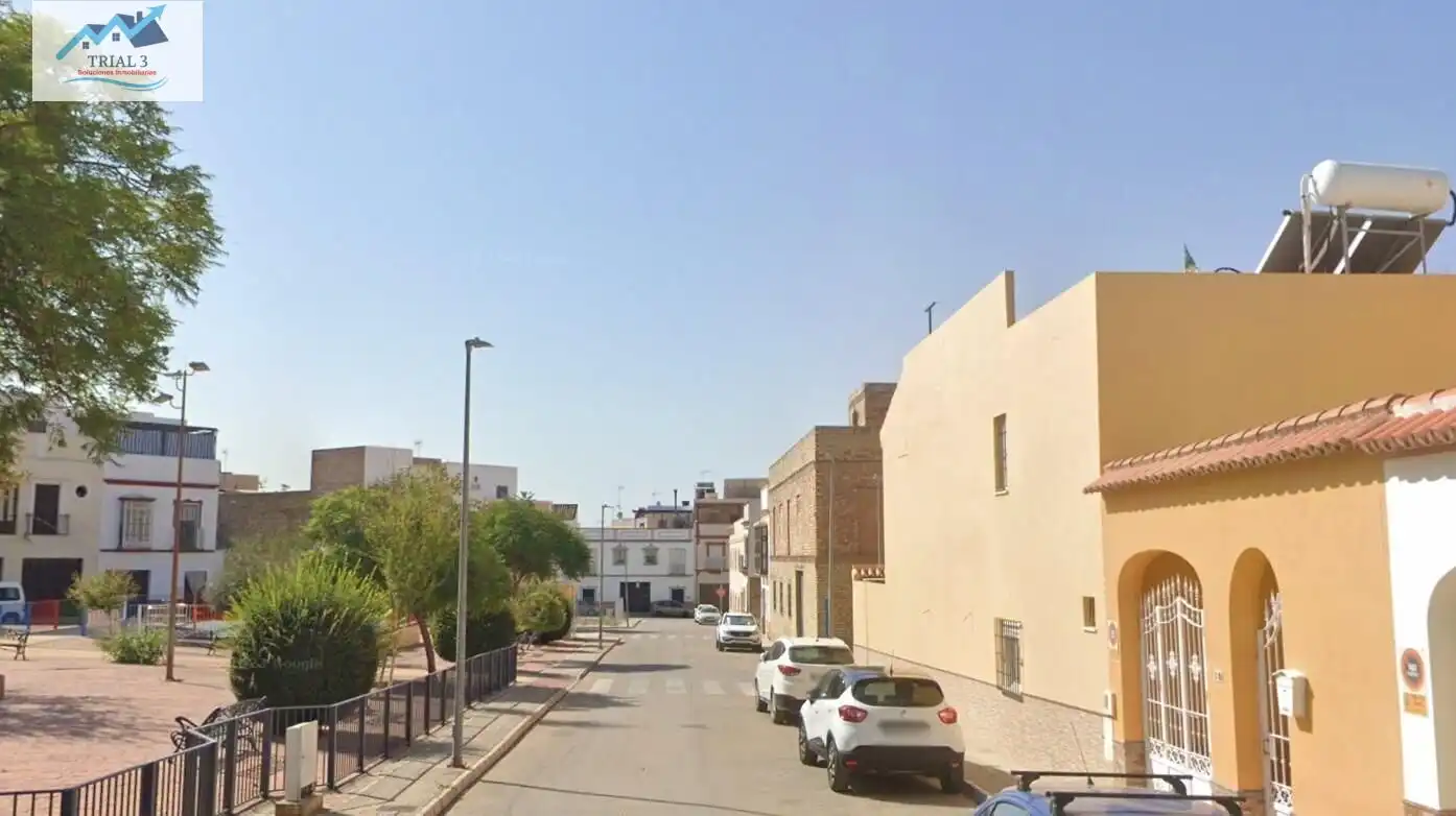 Vista exterior de Casa o xalet en venda en Arahal amb Jardí privat i Terrassa