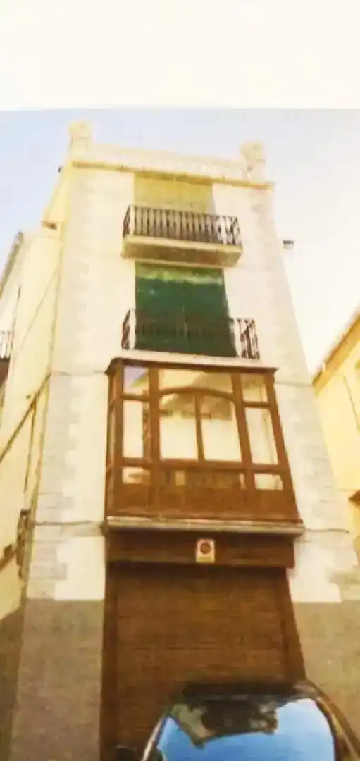 Vista exterior de Piso en venta en Morella con Horno, Lavadora y Microondas