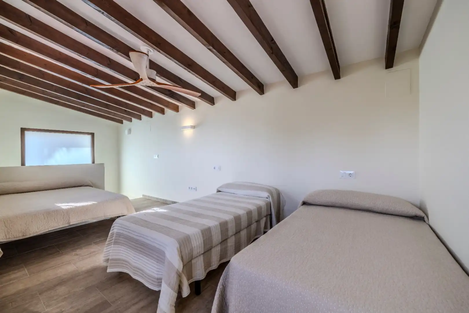 Dormitori de Finca rústica en venda en Dénia amb Aire condicionat, Calefacció i Jardí privat