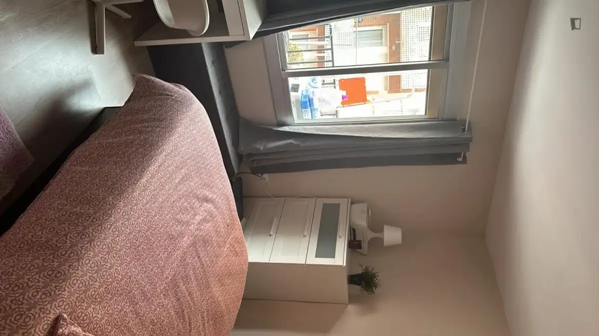 Habitación de Apartamento para compartir en L'Hospitalet de Llobregat con Calefacción, Amueblado y Horno