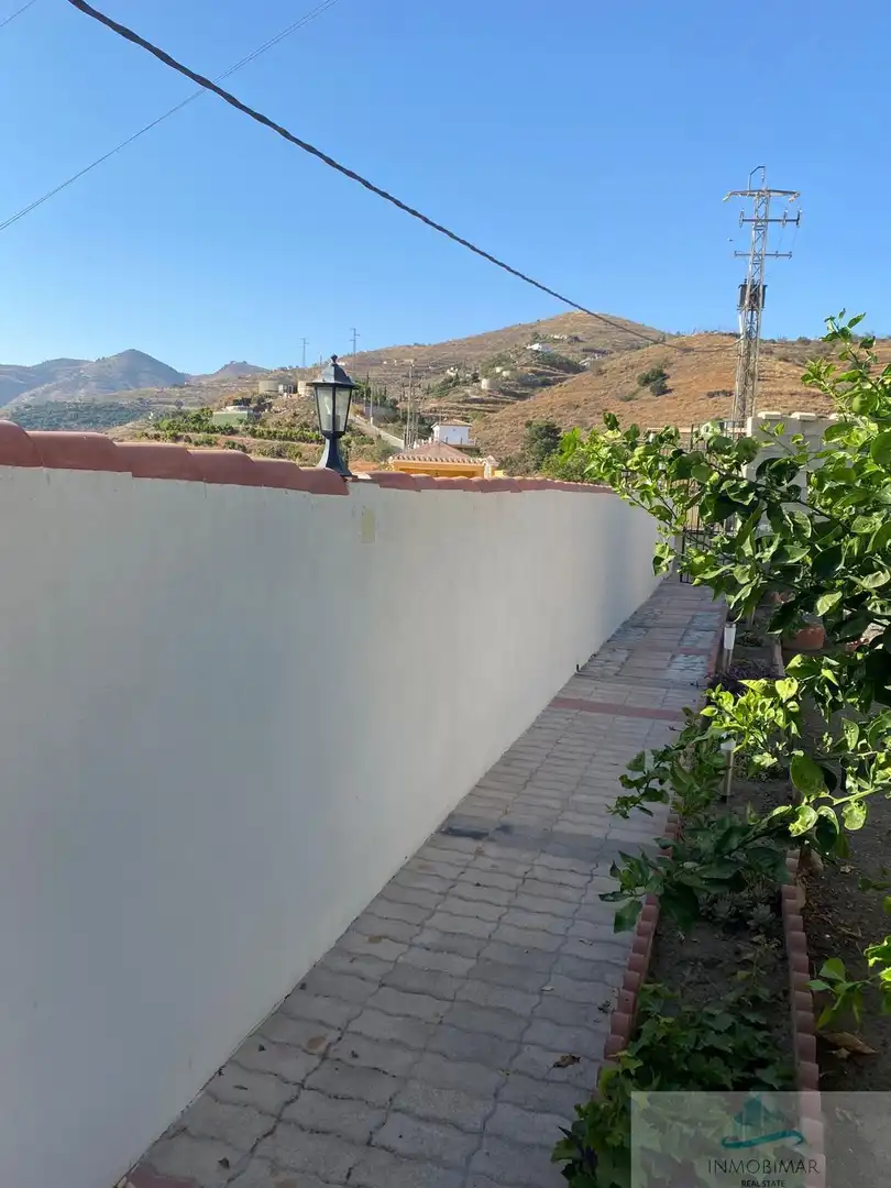 Vista exterior de Finca rústica en venda en Salobreña amb Terrassa i Piscina