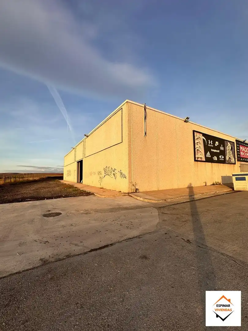 Vista exterior de Nave industrial en venta en Ademuz
