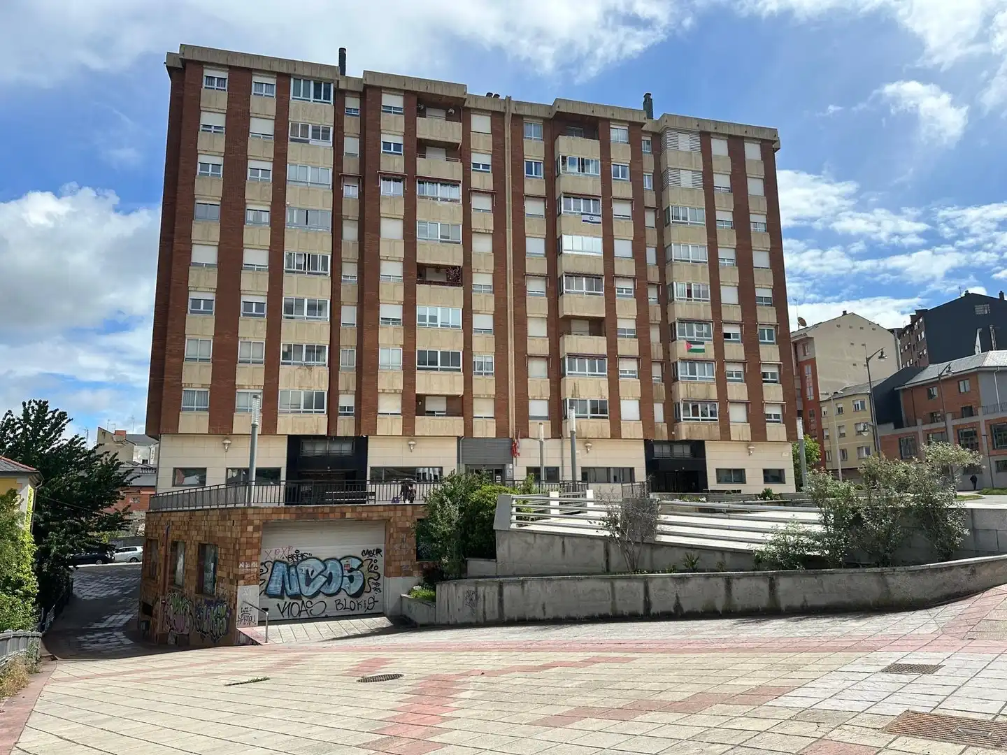 Vista exterior de Pis en venda en Ponferrada amb Calefacció