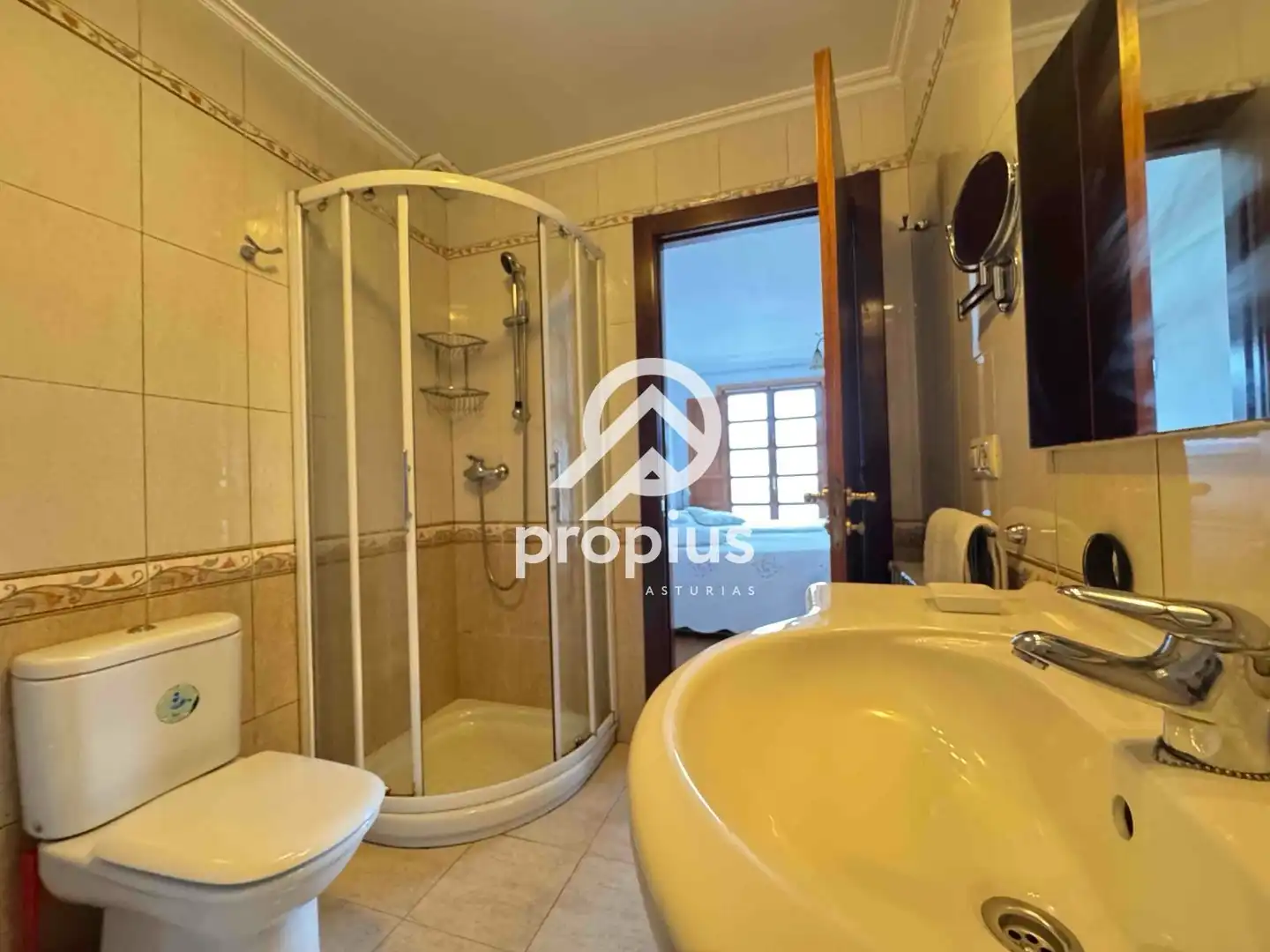 Baño de Piso en venta en Llanes con Calefacción, Parquet y Trastero