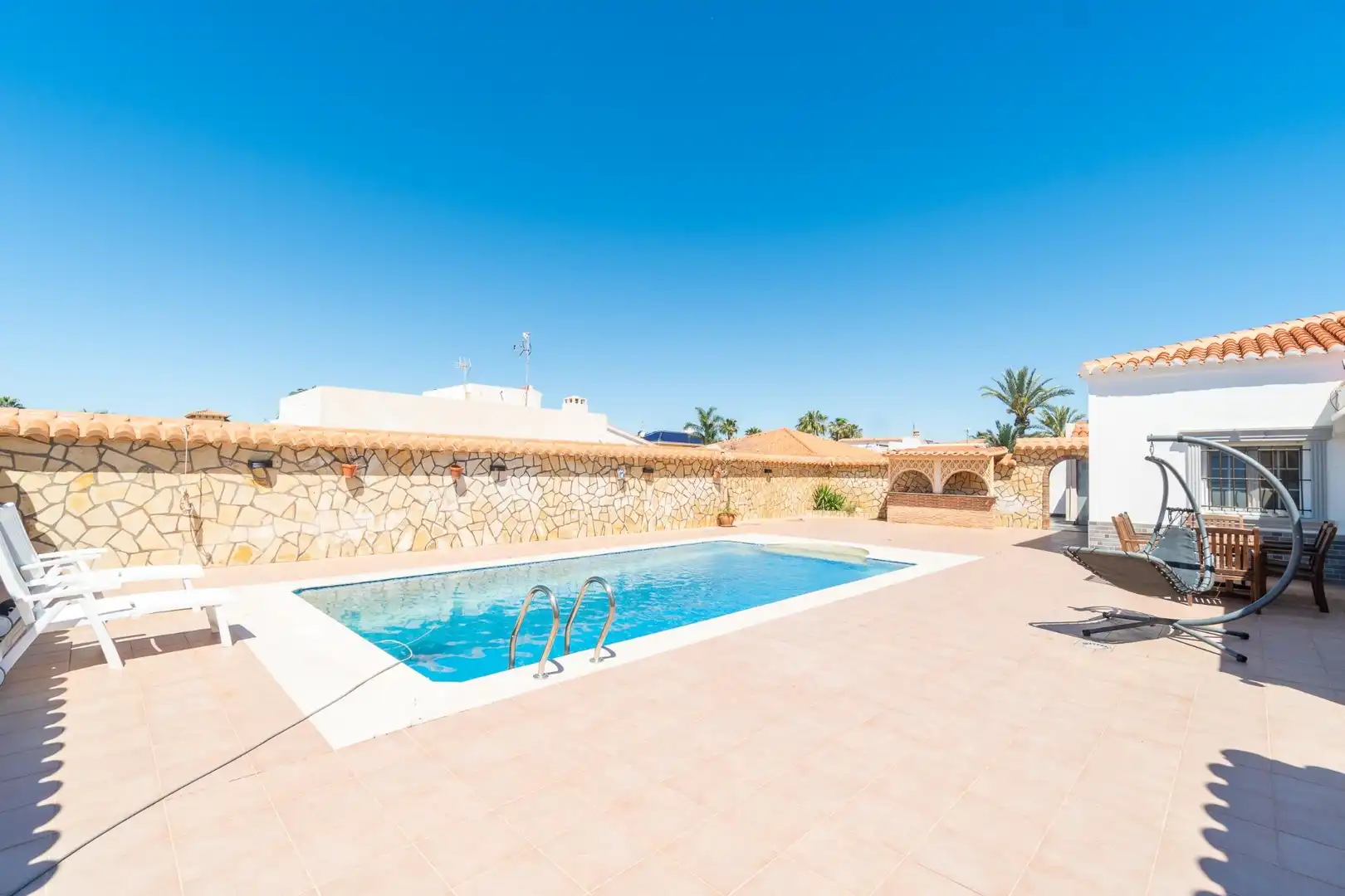 Piscina de Casa o xalet en venda en Torrevieja amb Aire condicionat, Calefacció i Jardí privat