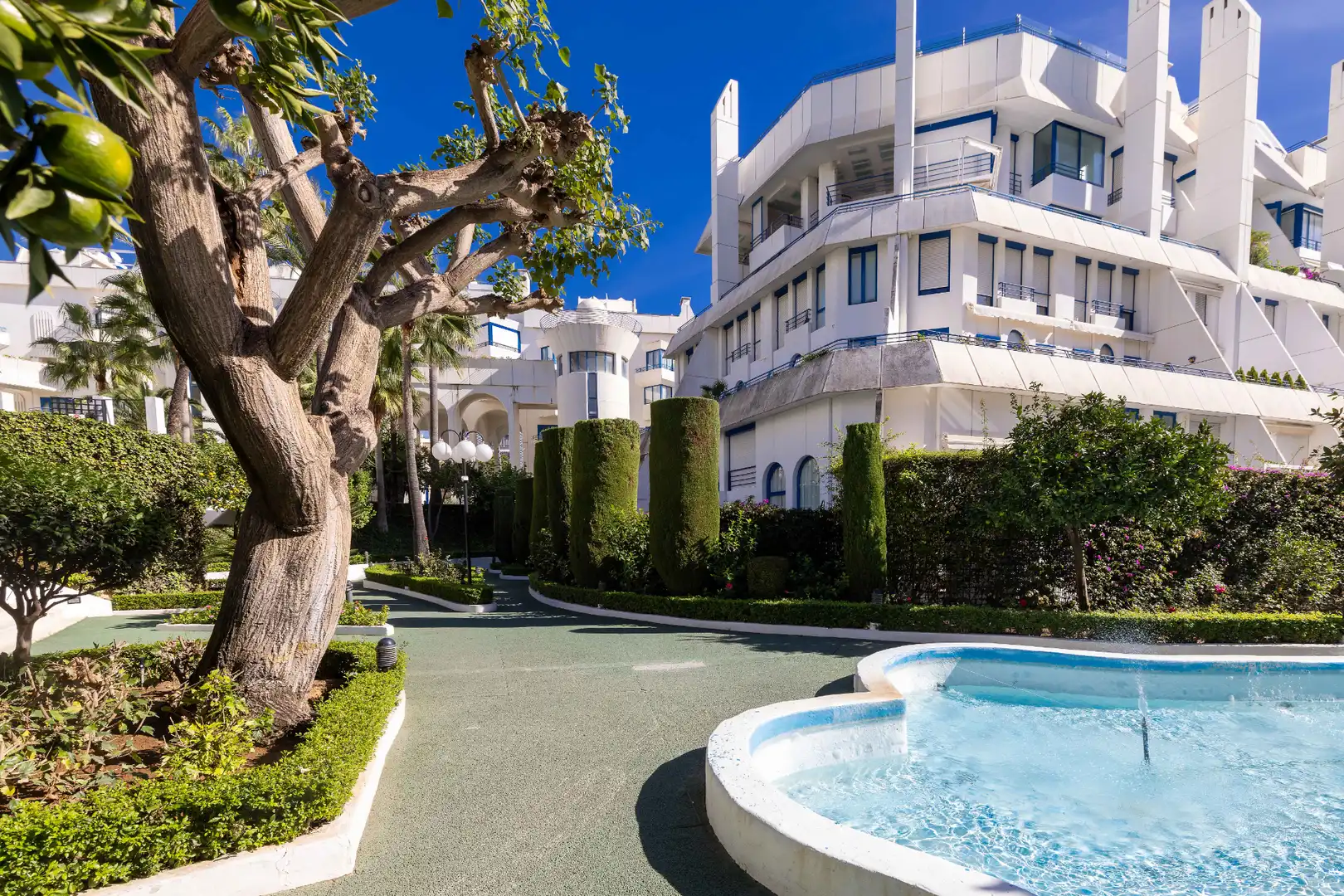 Außenansicht von Erdgeschoss zum Verkauf in Marbella mit Klimaanlage, Heizung und Terrasse