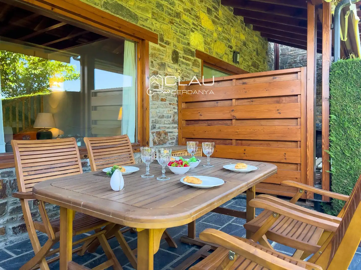 Terrasse von Einfamilien-Reihenhaus zur Miete in Palau - de - Cerdagne mit Heizung, Privatgarten und Parkett