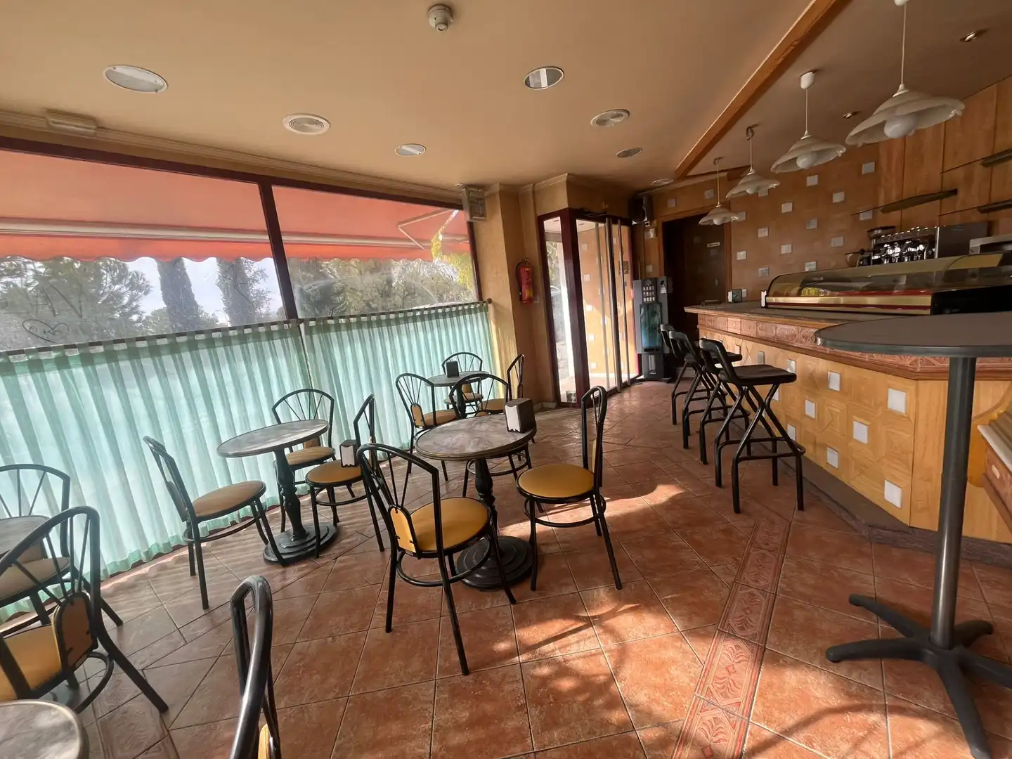 Local en venta en Alicante / Alacant con Aire acondicionado, Calefacción y Amueblado