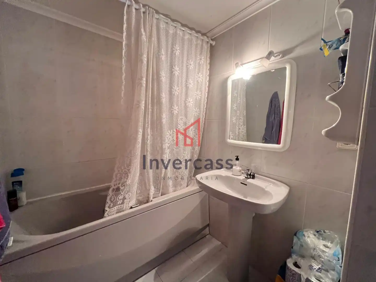 Baño de Piso en venta en Castro-Urdiales con Calefacción y Terraza