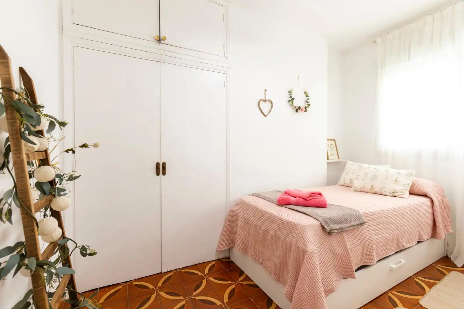 Habitación de Piso de alquiler en Torrenueva Costa con Aire acondicionado, Terraza y Amueblado