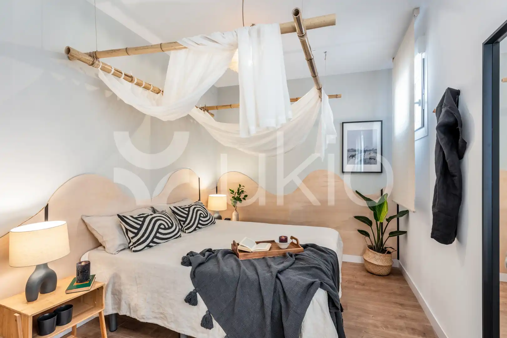 Dormitori de Apartament de lloguer en Madrid amb Aire condicionat, Calefacció i Moblat