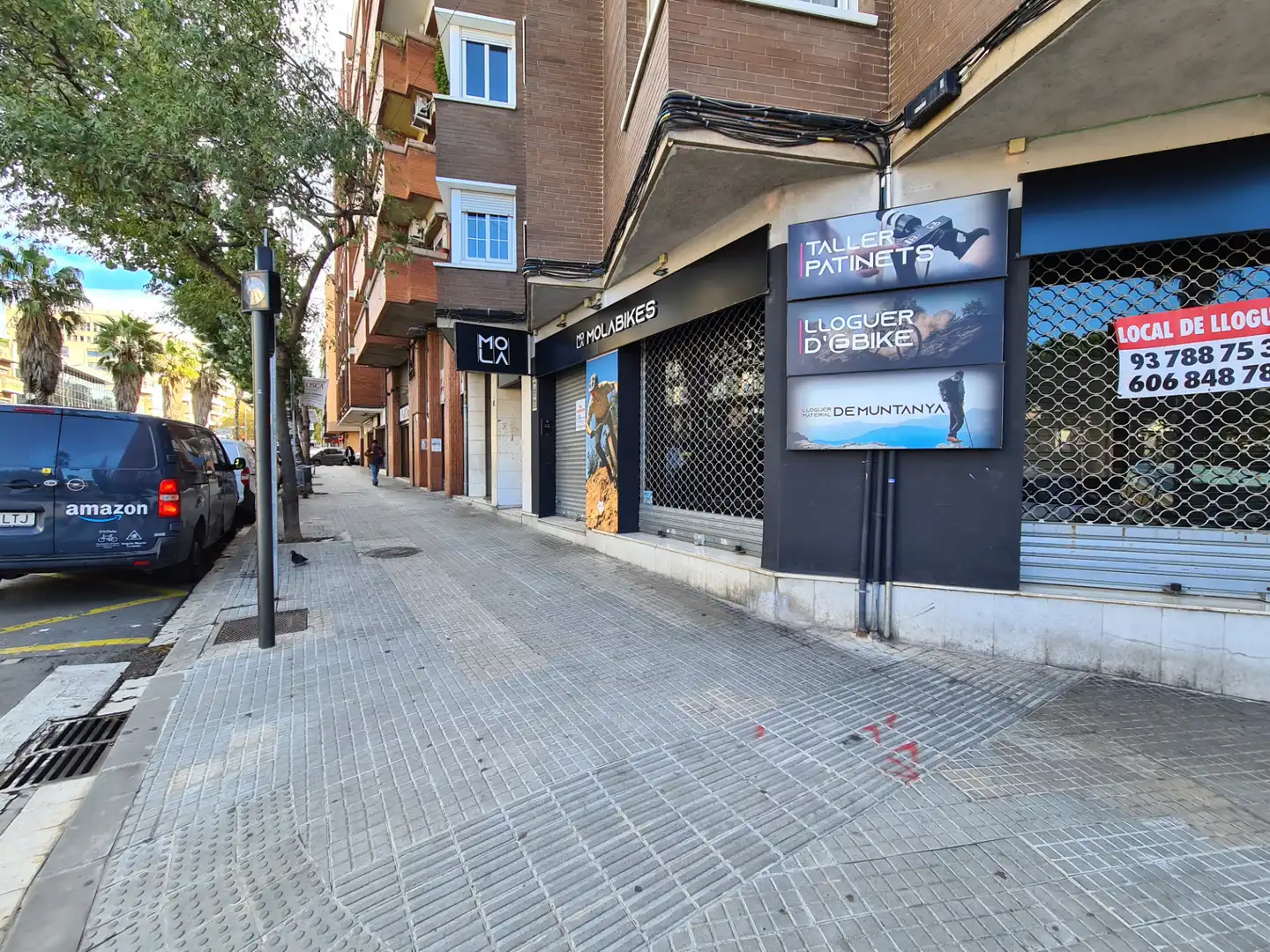 Vista exterior de Local de lloguer en Terrassa amb Aire condicionat i Calefacció