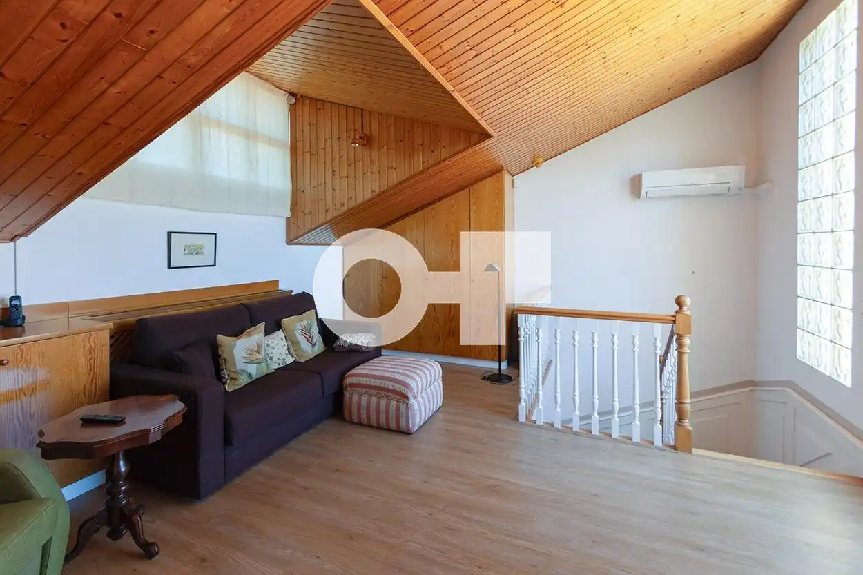 Sala d'estar de Casa adosada en venda en Sant Just Desvern amb Aire condicionat, Calefacció i Parquet