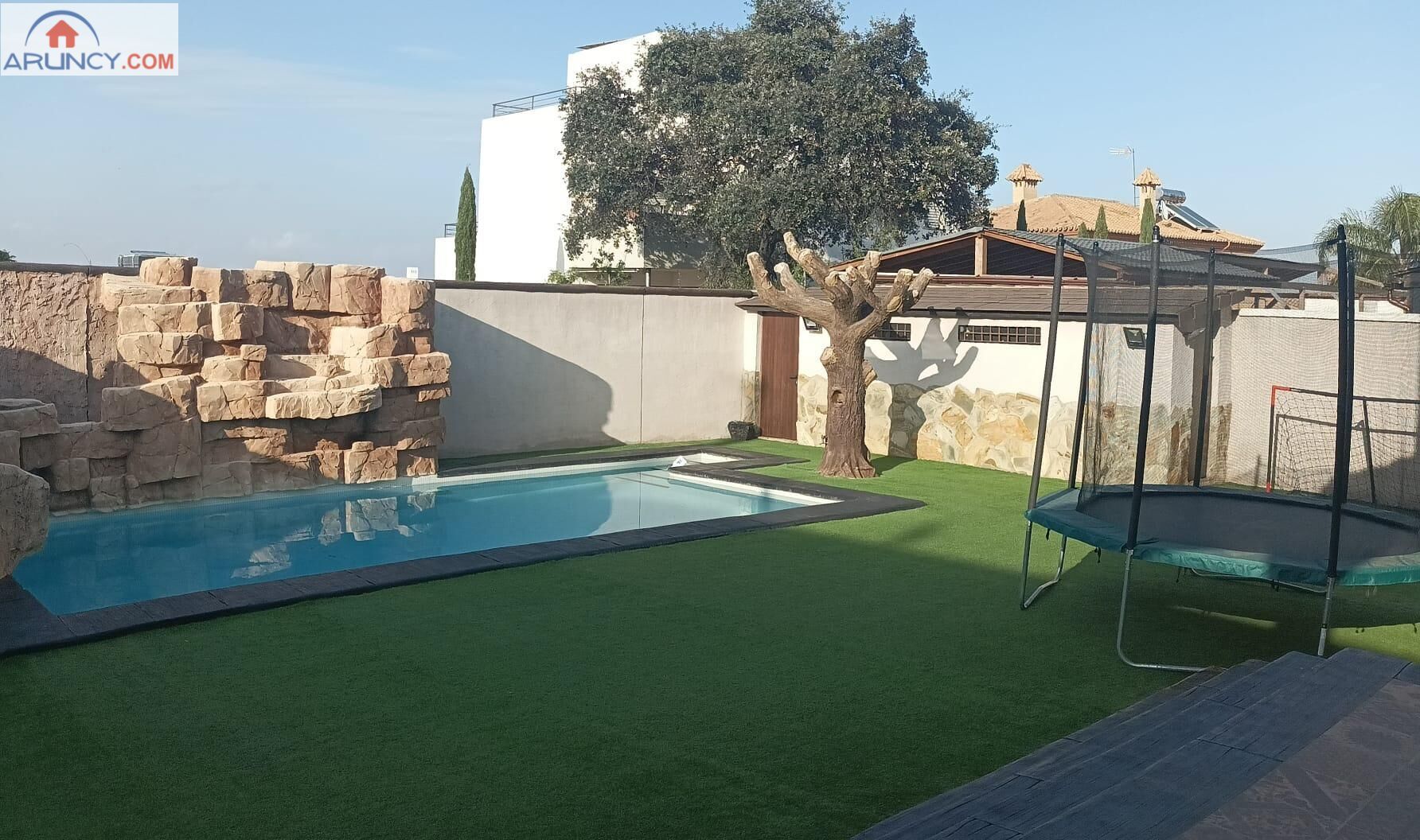 Piscina de Casa o xalet en venda en Montequinto amb Aire condicionat, Calefacció i Jardí privat