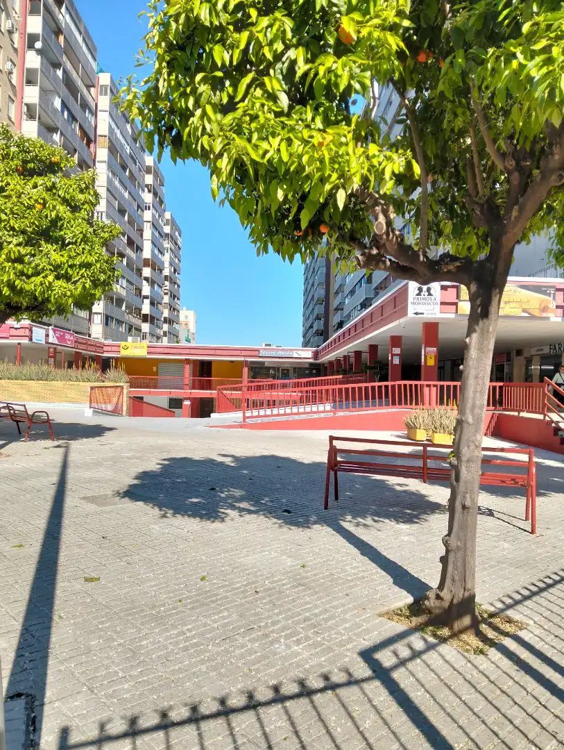 Vista exterior de Garaje en venta en Sevilla