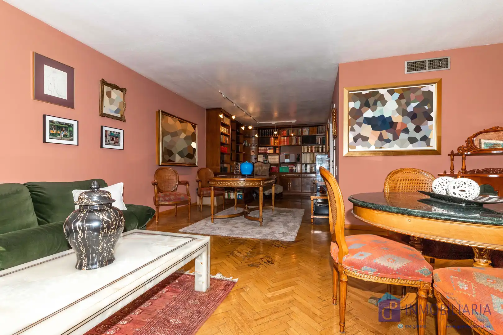 Sala d'estar de Pis en venda en Zaragoza amb Parquet, Terrassa i Traster