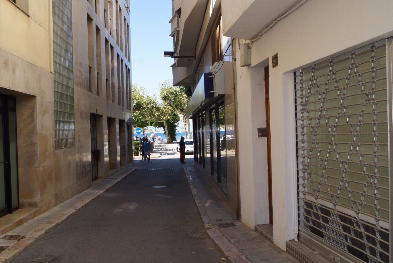 Geschaftsraum zur Miete in Pou, Centre