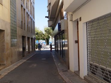 Business premises to rent in Pou