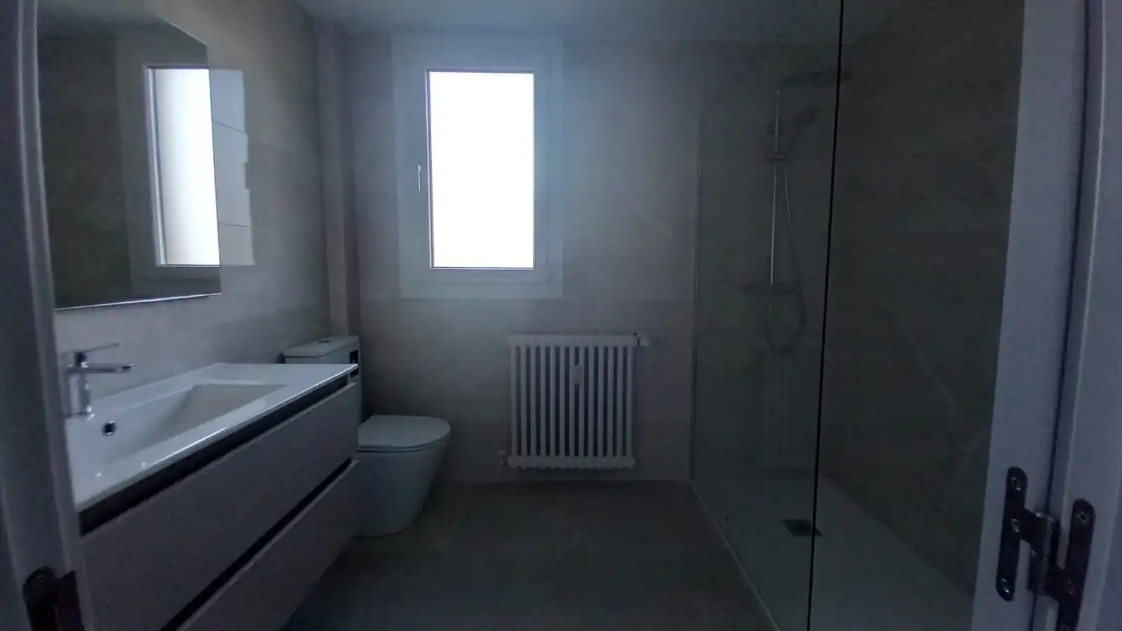 Baño de Piso de alquiler en Zaragoza con Aire acondicionado, Calefacción y Parquet