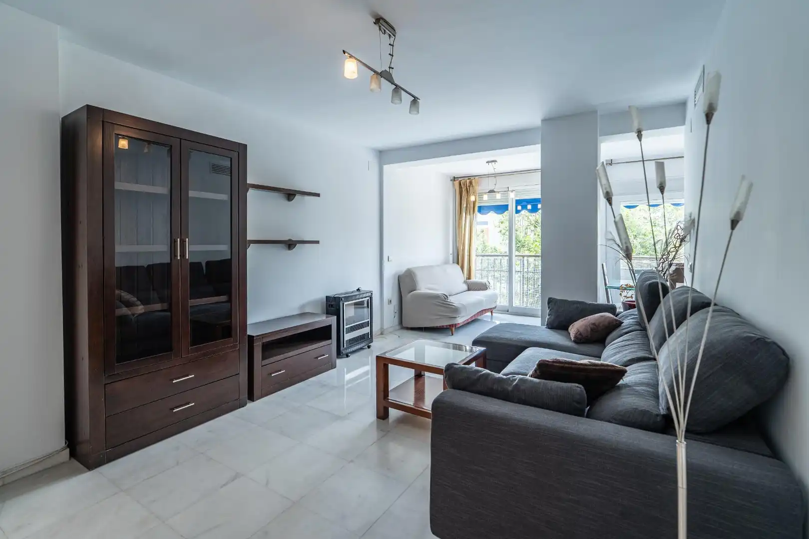 Living room of Flat for rent in Sevilla  with Air Conditioner, Heating and Furnished