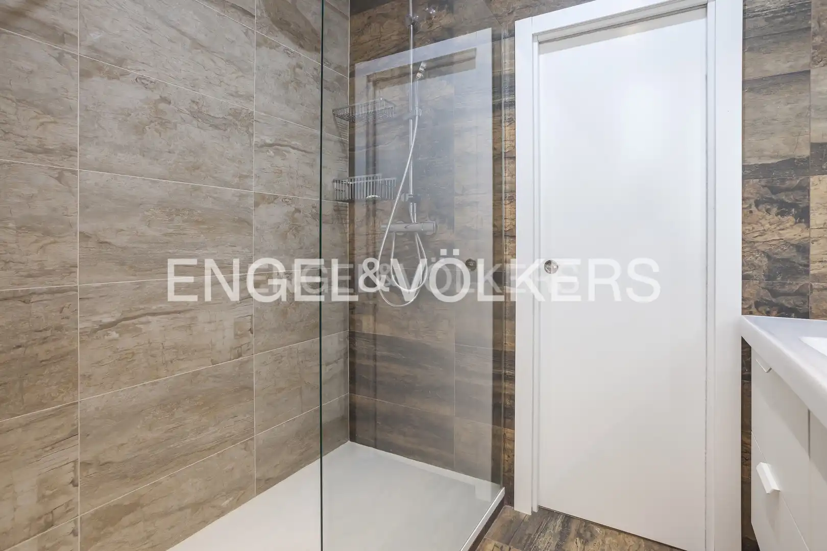 Baño de Piso de alquiler en Madrid con Aire acondicionado, Calefacción y Amueblado