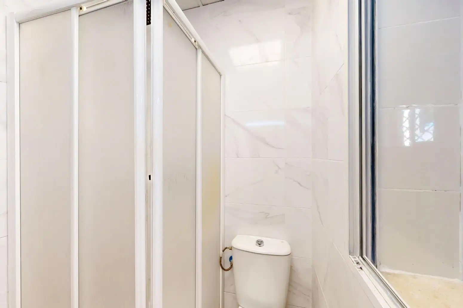 Badezimmer von Wohnung zum Verkauf in Cartagena mit Privatgarten, Terrasse und Abstellraum