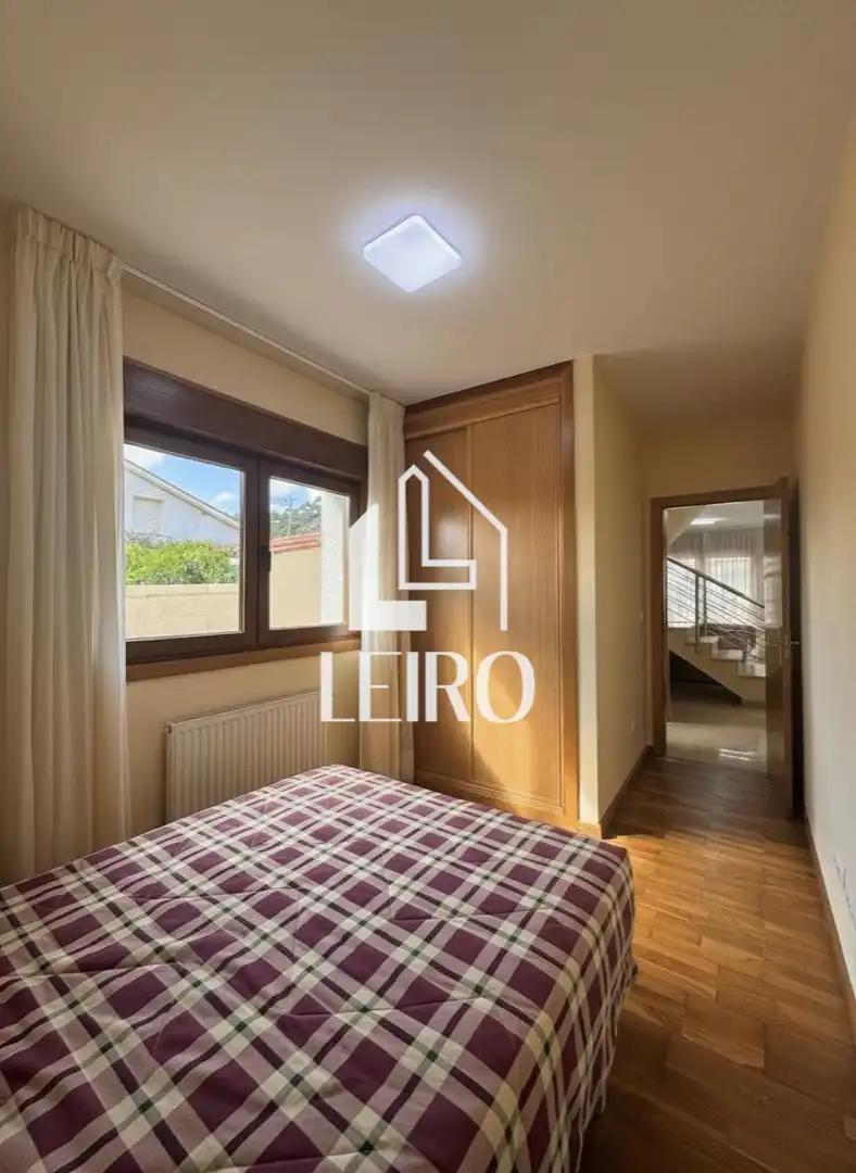 Habitación de Casa o chalet en venta en Vilagarcía de Arousa con Calefacción, Terraza y Trastero