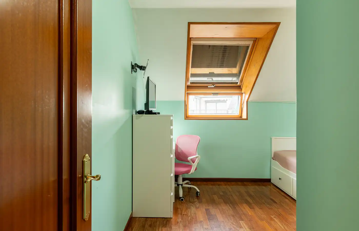 Schlafzimmer von Maisonette zum Verkauf in A Coruña Capital  mit Parkett, Ofen und Waschmaschine