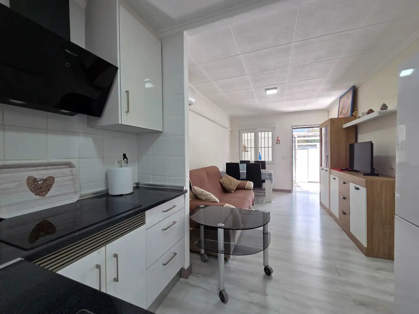 Küche von Einfamilien-Reihenhaus zum Verkauf in Torrevieja mit Klimaanlage, Terrasse und Abstellraum