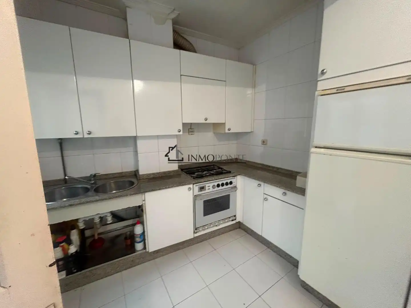 Kitchen of Flat for sale in Pontevedra Capital 
