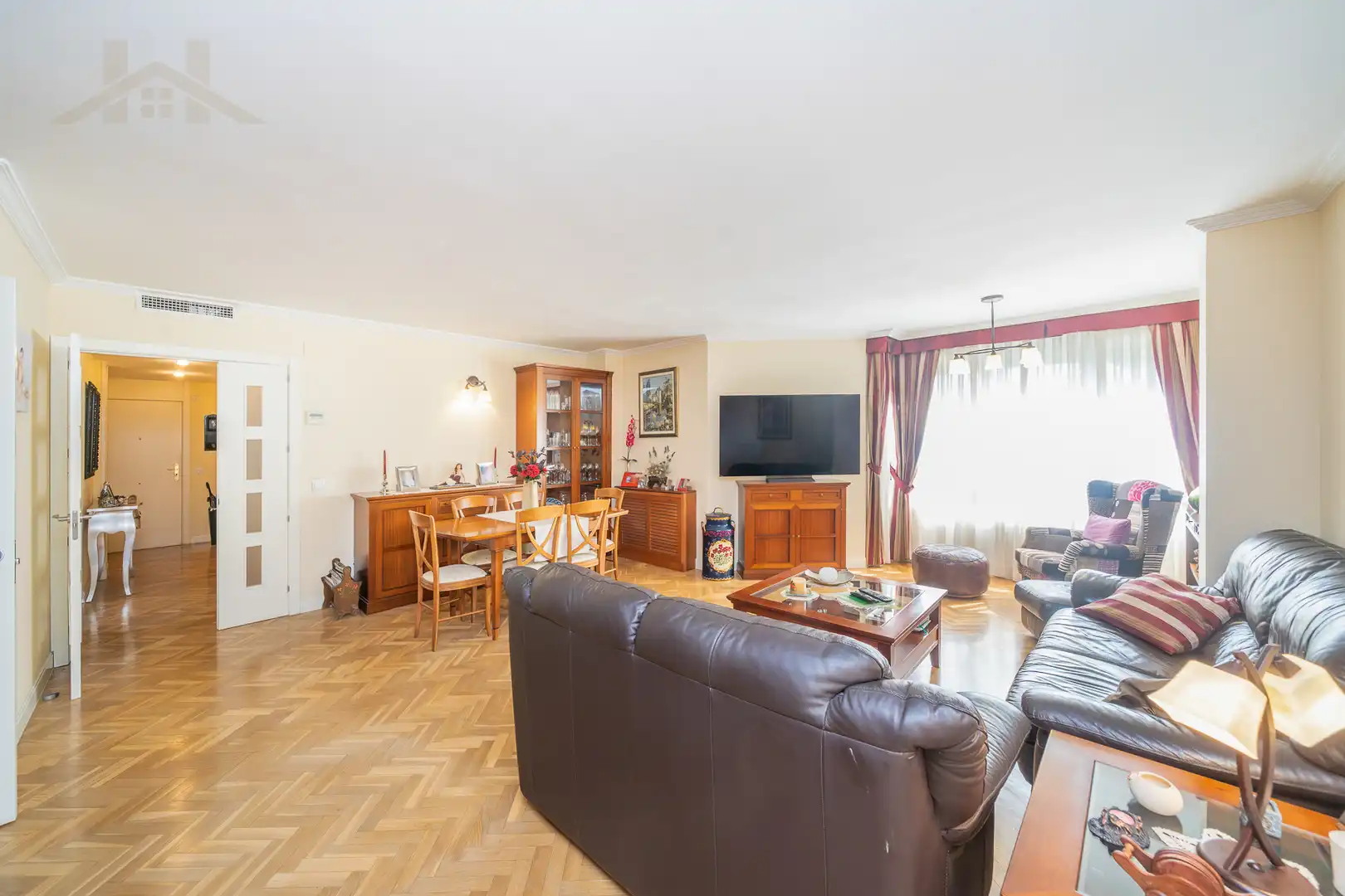Living room of Flat for sale in Pozuelo de Alarcón  with Air Conditioner, Heating and Storage room