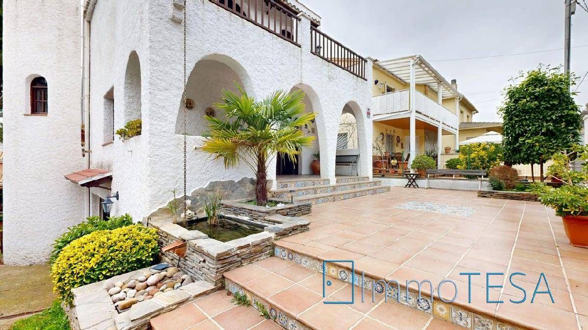 Exterior view of House or chalet for sale in Barberà del Vallès  with Private garden, Terrace and Storage room