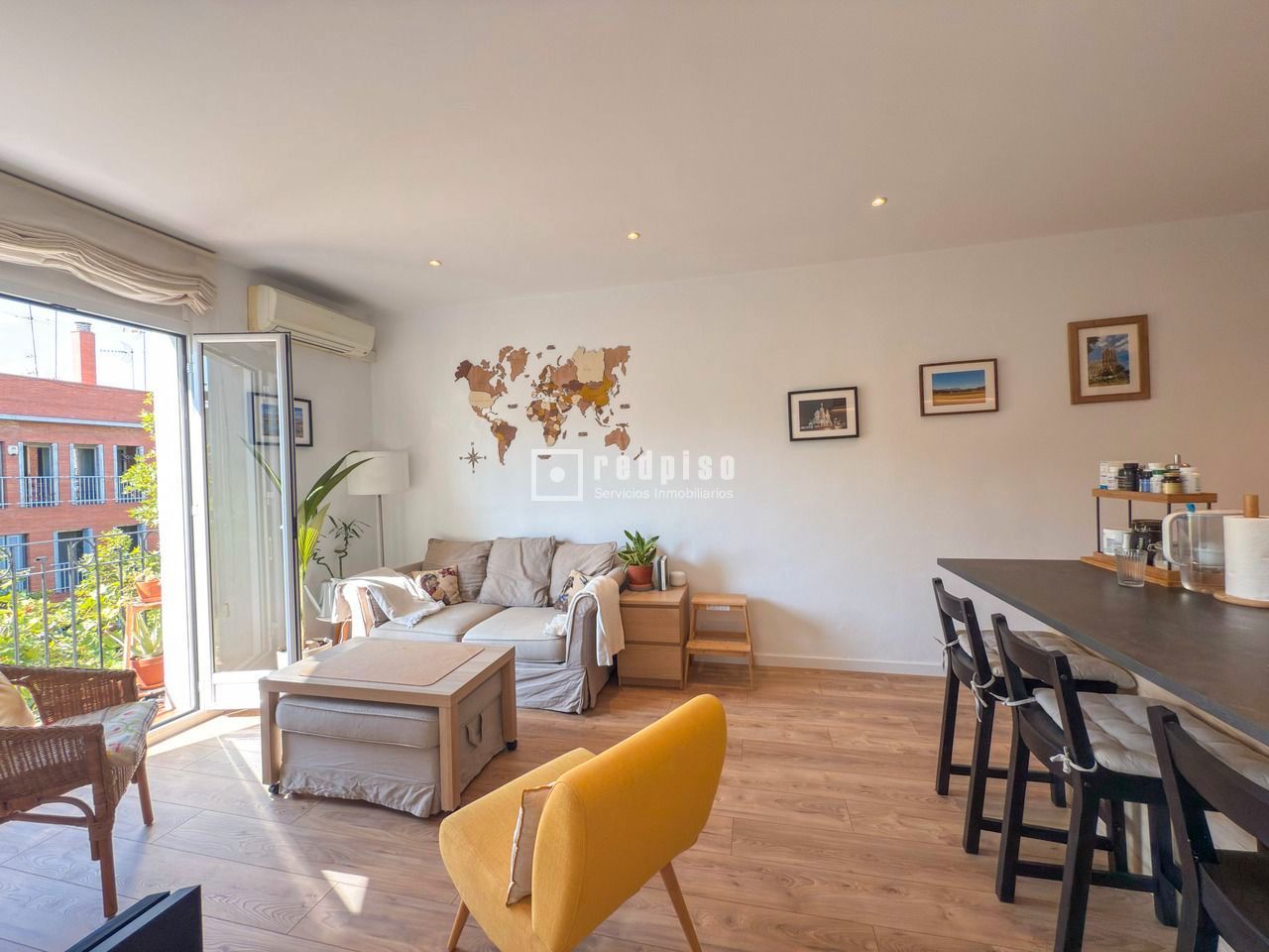 Living room of Flat for sale in  Barcelona Capital  with Air Conditioner, Heating and Parquet flooring