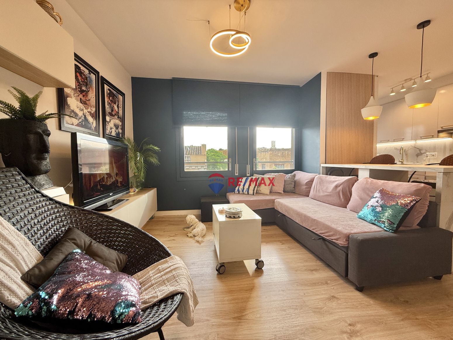 Living room of Attic for sale in Figueres  with Air Conditioner, Heating and Parquet flooring