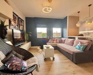 Living room of Attic for sale in Figueres  with Air Conditioner, Heating and Parquet flooring