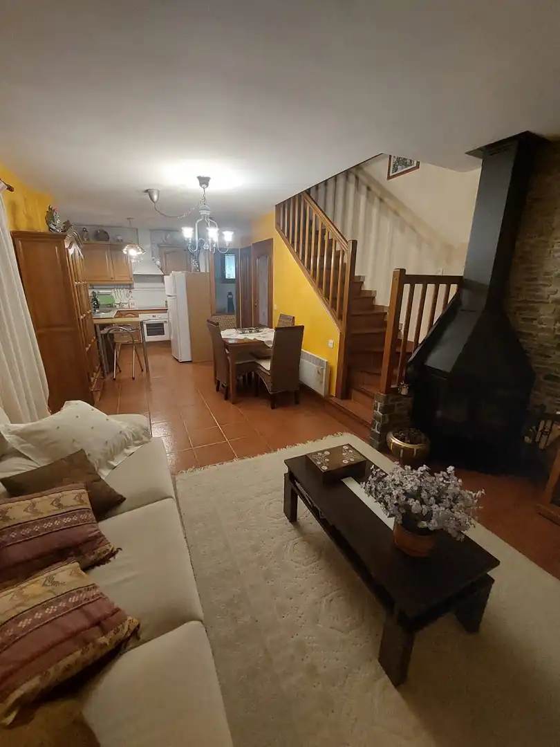 Sala d'estar de Casa adosada en venda en Puigcerdà amb Calefacció