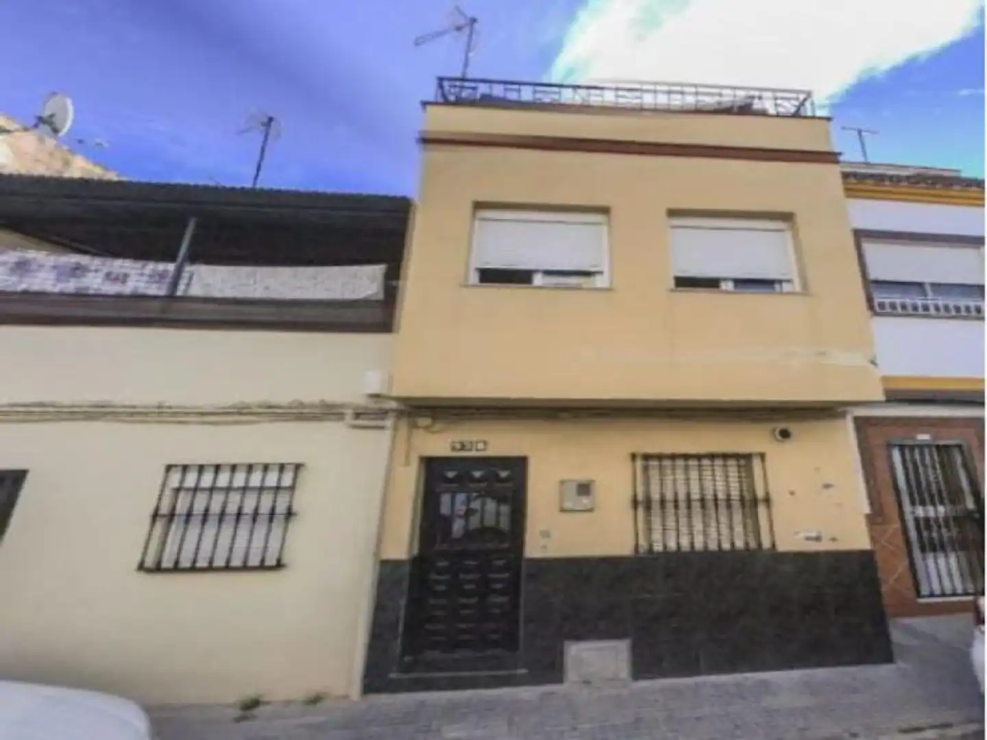 Exterior view of Houses for sale in Algeciras