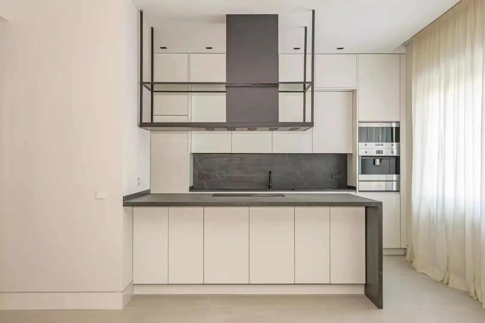Küche von Wohnung zum Verkauf in Madrid mit Klimaanlage, Heizung und Abstellraum