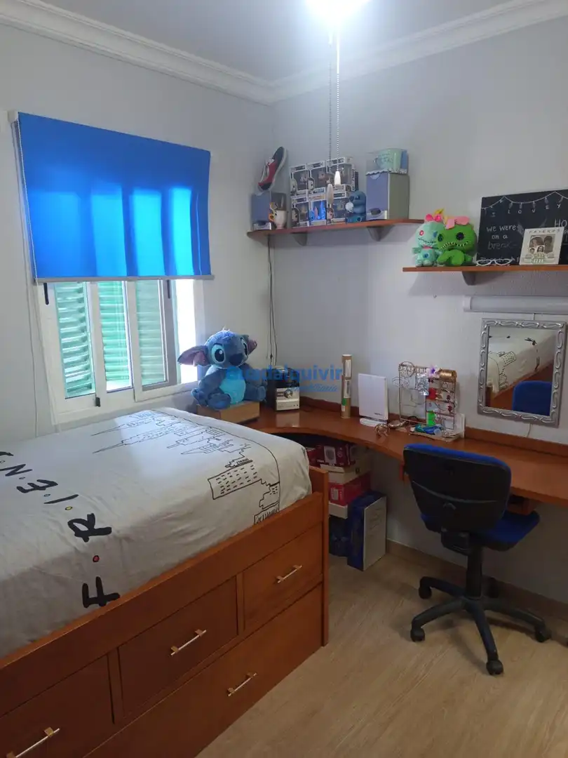 Habitación de Casa adosada en venta en Montequinto con Aire acondicionado, Jardín privado y Trastero