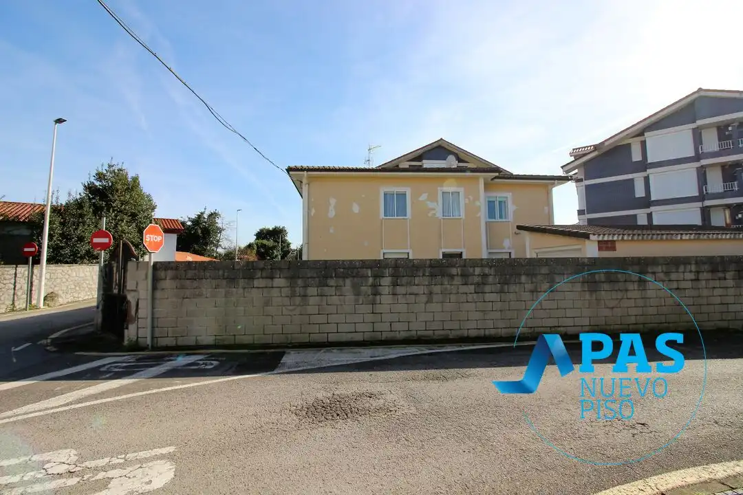 Exterior view of Houses for sale in Noja  with Heating, Private garden and Storage room